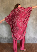 Load image into Gallery viewer, SILK OPEN KAFTAN - GINKGO25 CHERRY