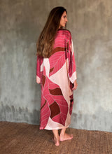 Load image into Gallery viewer, QUARZIA ARTISAN 100% SILK BATIK KIMONO MADE IN BALI