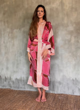 Load image into Gallery viewer, QUARZIA ARTISAN 100% SILK BATIK KIMONO MADE IN BALI