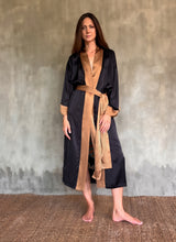 Load image into Gallery viewer, QUARZIA ARTISAN 100% SILK BATIK KIMONO MADE IN BALI