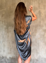 Load image into Gallery viewer, QUARZIA ARTISAN 100% SILK BATIK KAFTAN MADE IN BALI