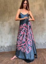 Load image into Gallery viewer, QUARZIA ARTISAN 100% SILK BATIK SARONG MADE IN BALI