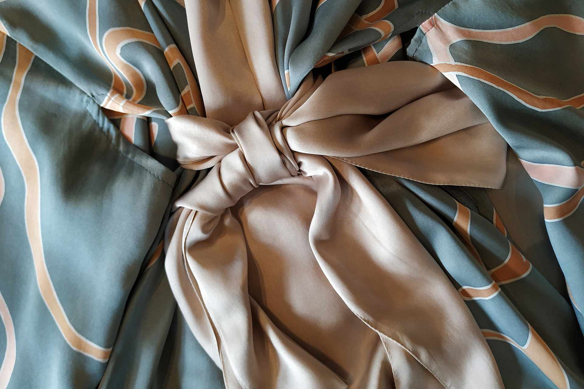 Knots and ligatures