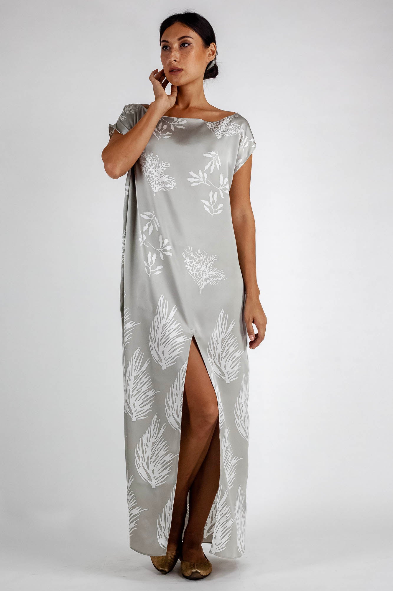 A long dress in an elegant and sophisticated silver-gray