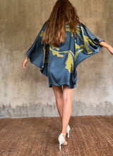 Load image into Gallery viewer, QUARZIA ARTISAN 100% SILK BATIK KAFTAN MADE IN BALI
