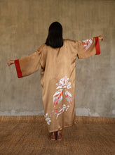 Load image into Gallery viewer, ROYALE SILK KIMONO Tobacco
