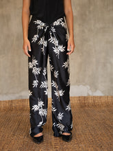 Load image into Gallery viewer, KNOT SILK PANT DEDAUN black&amp;white
