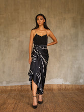 Load image into Gallery viewer, SILK SARONG Kintsugi Black &amp; White
