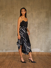 Load image into Gallery viewer, SILK SARONG Kintsugi Black &amp; White
