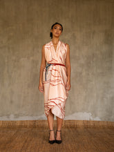 Load image into Gallery viewer, SILK SARONG Kintsugi Pink Champagne
