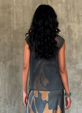 Load image into Gallery viewer, sleeveless silk top grey 
