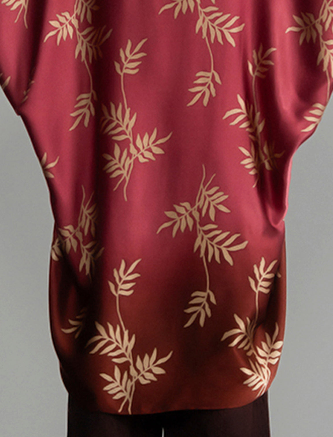 Motif detail: Relaxed flowing silk kaftan with subtle Dedaun leaf motif in russet and raspberry colour, featuring 3/4 length sleeves and a voluminous silhouette.