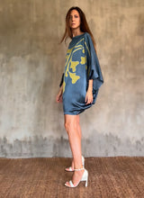 Load image into Gallery viewer, QUARZIA ARTISAN 100% SILK BATIK KAFTAN MADE IN BALI
