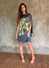 Load image into Gallery viewer, QUARZIA ARTISAN 100% SILK BATIK KAFTAN MADE IN BALI
