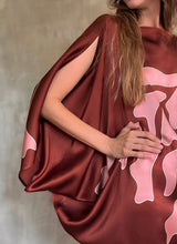 Load image into Gallery viewer, QUARZIA ARTISAN 100% SILK BATIK KAFTAN MADE IN BALI
