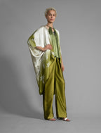 Right side. Relaxed flowing silk kaftan with subtle Dedaun leaf motif in moss green and white colour, featuring 3/4 length sleeves and a voluminous silhouette.