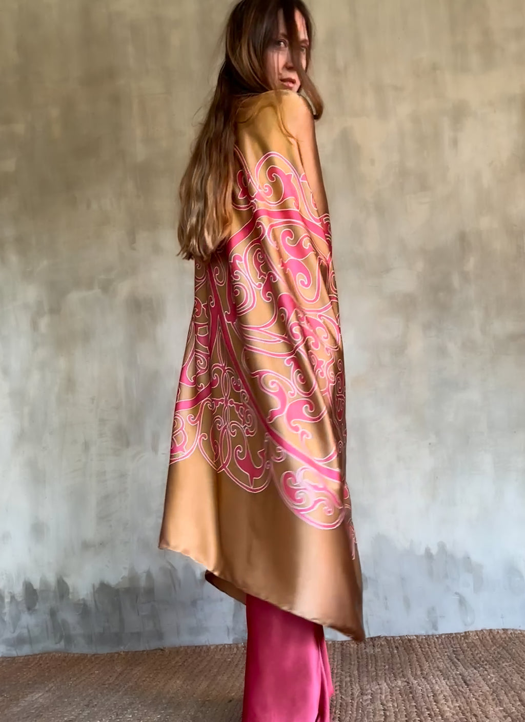 QUARZIA ARTISAN 100% SILK BATIK SARONG MADE IN BALI