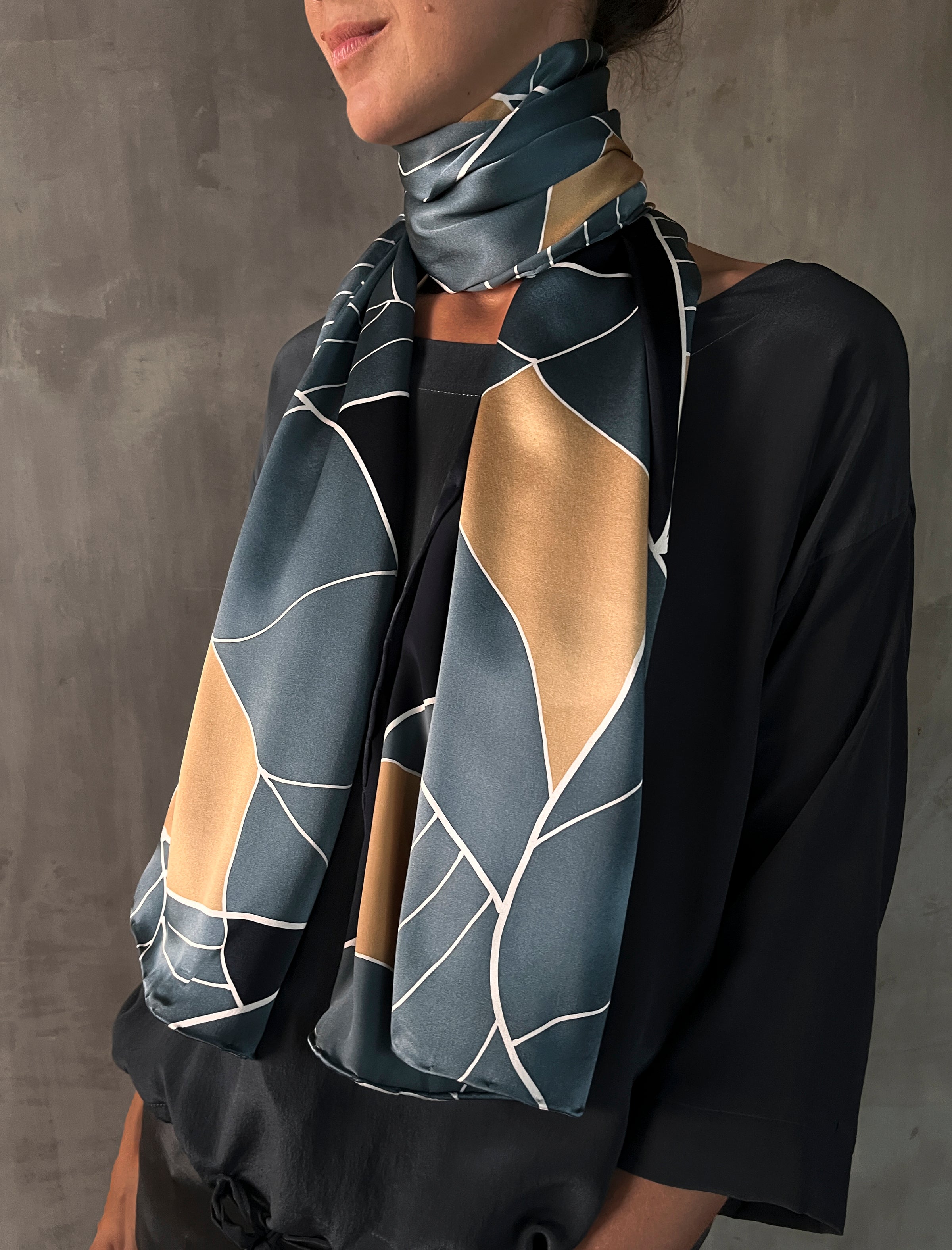 QUARZIA ARTISAN 100% SILK BATIK SCARF MADE IN BALI