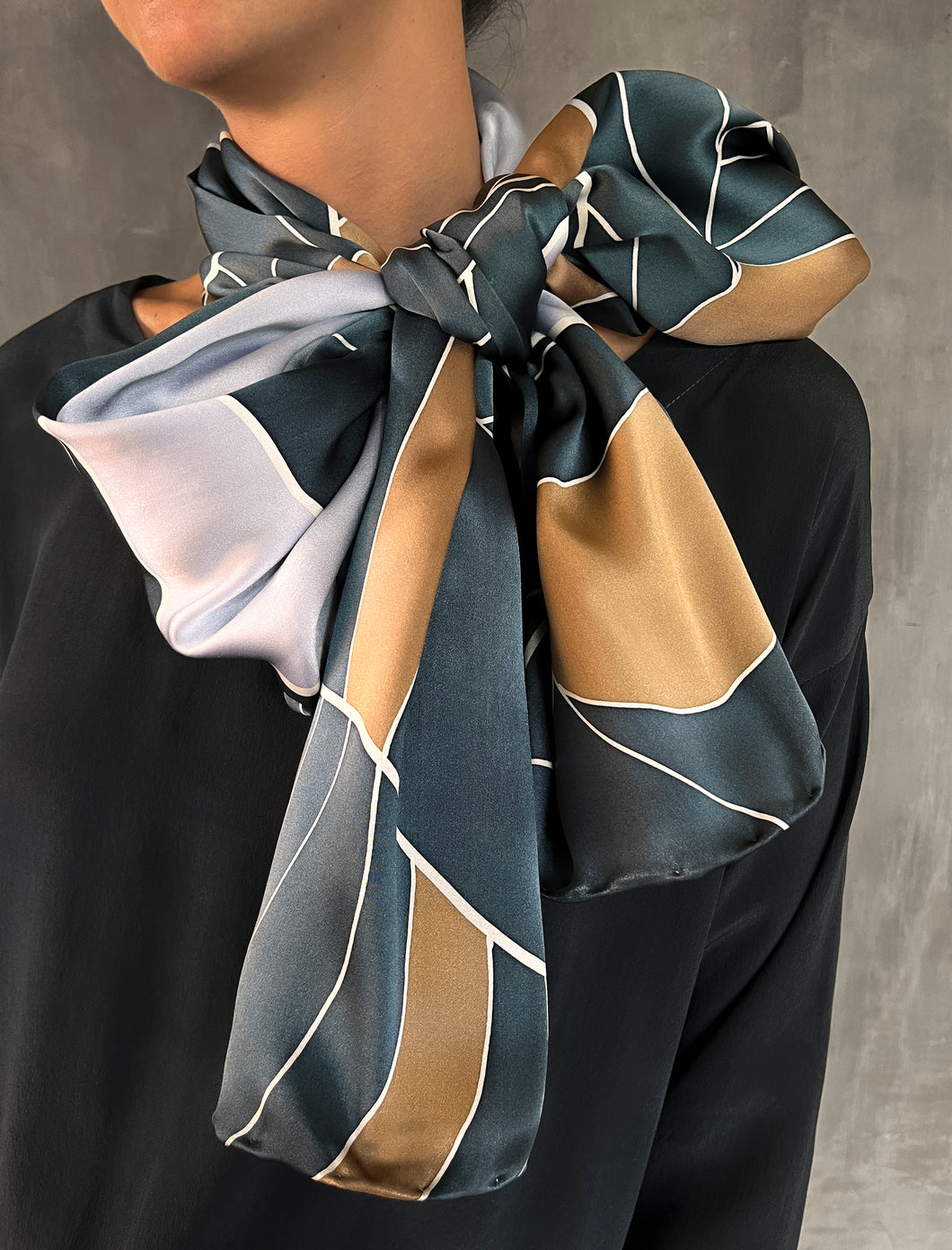 QUARZIA ARTISAN 100% SILK BATIK SCARF MADE IN BALI
