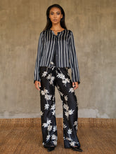 Load image into Gallery viewer, Quarzia luxury decorative Knot Pant-hand painted handmade from premium silk-Dedaun Black &amp; White-crafted by artisans in Bali
