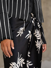 Load image into Gallery viewer, Quarzia luxury decorative Knot Pant-hand painted handmade from premium silk-Dedaun Black &amp; White-crafted by artisans in Bali
