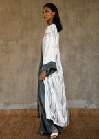 Side detail: Quarzia signature Kimono has wide, flowing sleeves and it's handcrafted from pure silk satin. As Japanese style' kimono  it is open under the arms, and there's a bold border on the cuff sand on the front. A beautiful silk belt frame this elegant piece, ultimate in relaxed style, elegance and comfort. The batik pattern is inspired by Kintsugi Japanese technique to fix the broken ceramics.