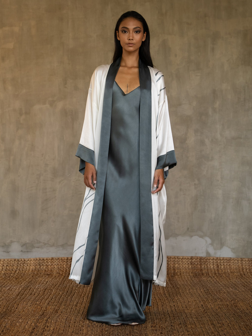 Quarzia signature Kimono has wide, flowing sleeves and it's handcrafted from pure silk satin. As Japanese style' kimono  it is open under the arms, and there's a bold border on the cuffs and on the front. A beautiful silk belt frame this elegant piece, ultimate in relaxed style, elegance and comfort. The batik pattern is inspired by Kintsugi Japanese technique to fix the broken ceramics.