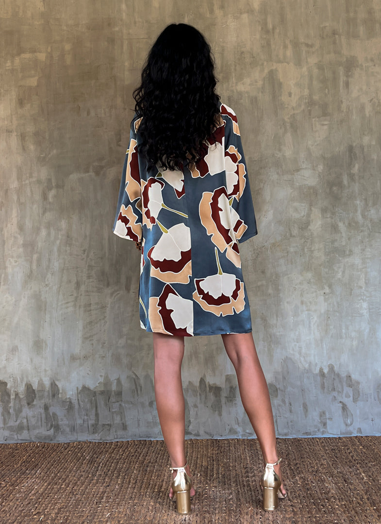 back detail: Handpainted silk batik dress with Ginkgo pattern, multicolor, kneelenght, a-line silhouette, trumpet sleeves.