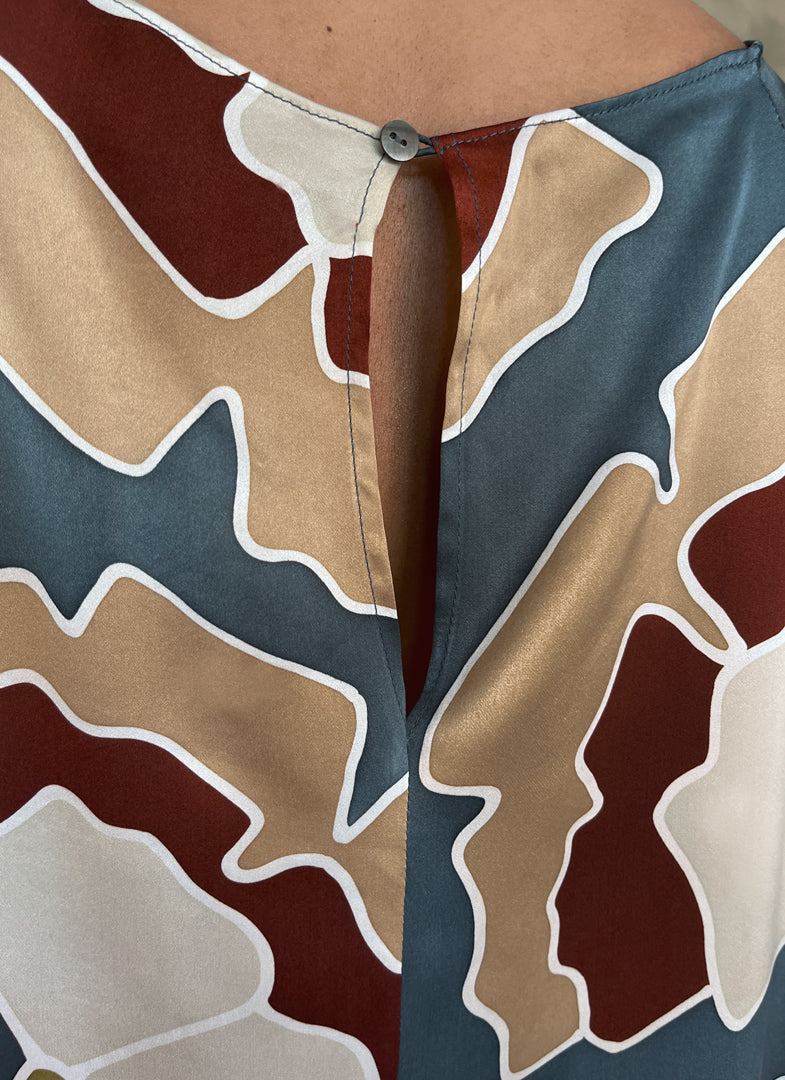 Detail of neck,  back split and single button fastening .