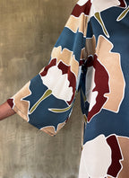 Detail of trumpet sleeve of Bella dress Ginkgo25, in blue-greysh color.