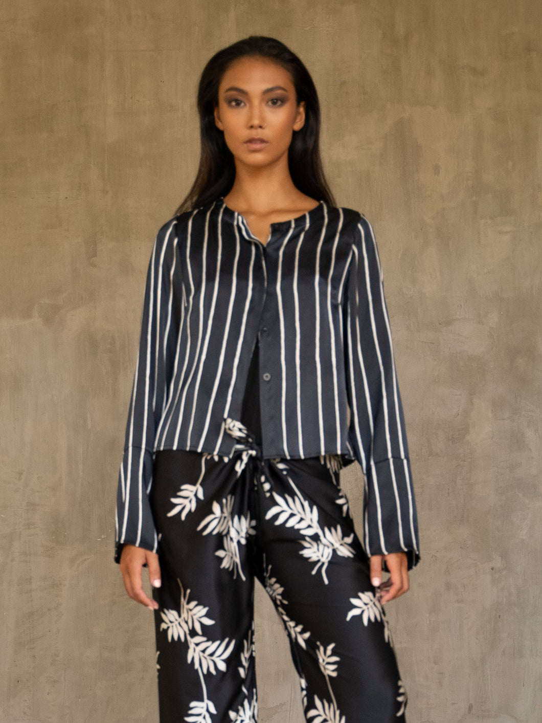 Quarzia artisanal short silk jacket black and white on a silk black pant with floral motif. Made in Bali.