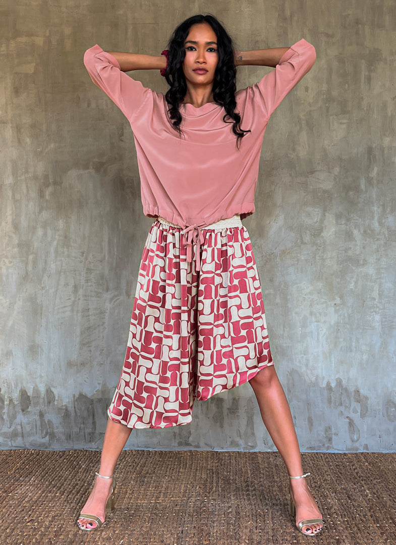 round neck pink top in silk crepe on top of knees long pant batik decorated by Bali artisan