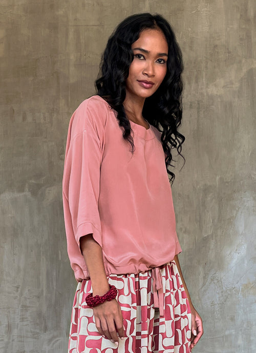 round neck pink top in silk crepe on top of knees long pant batik decorated by Bali artisan