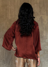 Load image into Gallery viewer, woman silk top handmade in Bali
