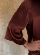 Load image into Gallery viewer, woman long sleeves silk top rust colored handmade in Bali
