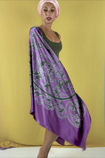 Quarzia signature pattern applied on a 2x1 meter soft silk sarong.  A perfect item to wear everywhere. As a scarf, as a wrap-around skirt or as an easy dress.  Matched here with our stunning NINA TOP in a rich Army green rayon jersey.
