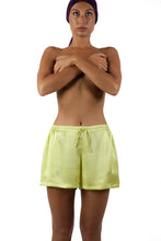 Load image into Gallery viewer, BALI SILK SHORT PANT plain lime-light
