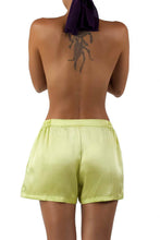 Load image into Gallery viewer, BALI SILK SHORT PANT plain lime-light
