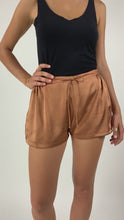 Load and play video in Gallery viewer, BALI SILK SHORT PANT plain hazel
