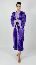 Load and play video in Gallery viewer, SILK KIMONO Lilac royal-purple
