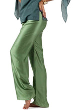 Load image into Gallery viewer, KNOT SILK PANT plain oil-green
